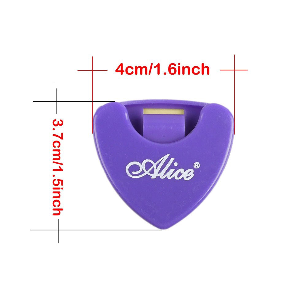 Three triangle-shaped guitar pick holders in green, yellow, and red, with the Alice brand logo on them, displayed against a pink background.