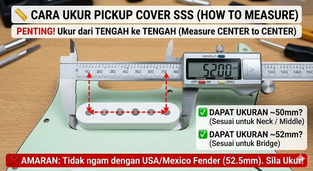 A digital caliper measuring a white plastic pickup cover on a wooden workbench, with Indonesian text overlays explaining how to measure a SSS pickup cover and size recommendations.